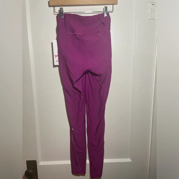 Lululemon Chase the Chill Super High-Rise Tight 28"
Deep Fuschia size 2 - Picture 8 of 11